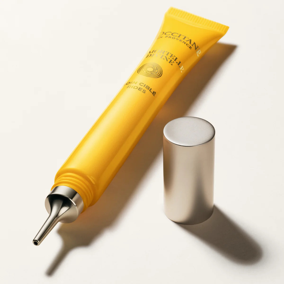Tube of sunscreen cream next to a tube of sunscreen cream - Illustration 2